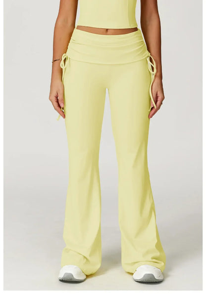 Legging évasé de sport Beauté & Santé avec cordon de serrage, couleur jaune, vue frontale.