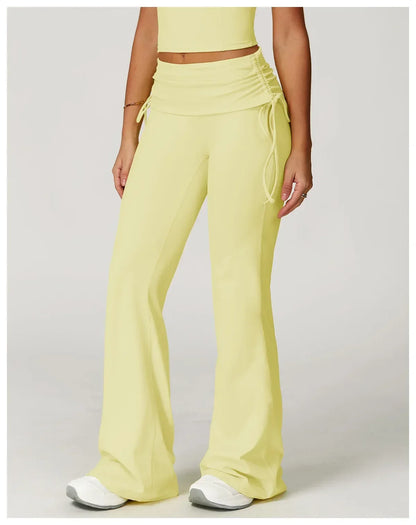 Legging évase sport jaune de Beauté & Santé avec cordon de serrage et taille haute, tissu extensible pour confort et mouvement.