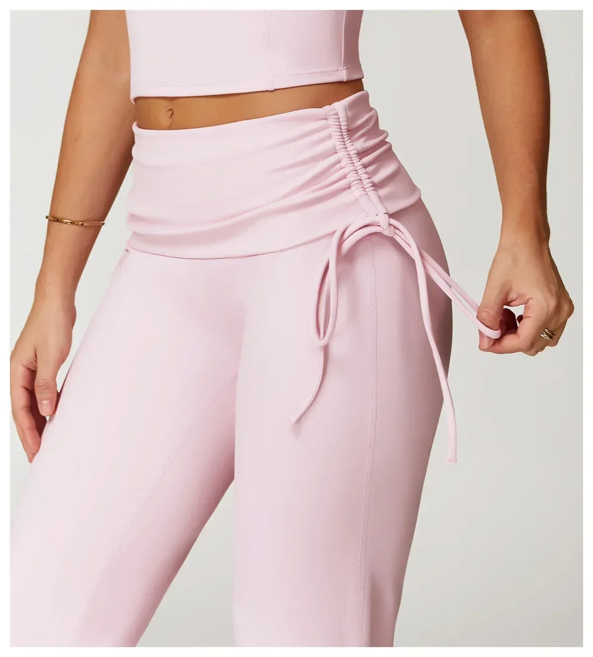 Legging évasé de sport Beauté & Santé avec cordon de serrage rose, tissu extensible pour entraînement et confort.