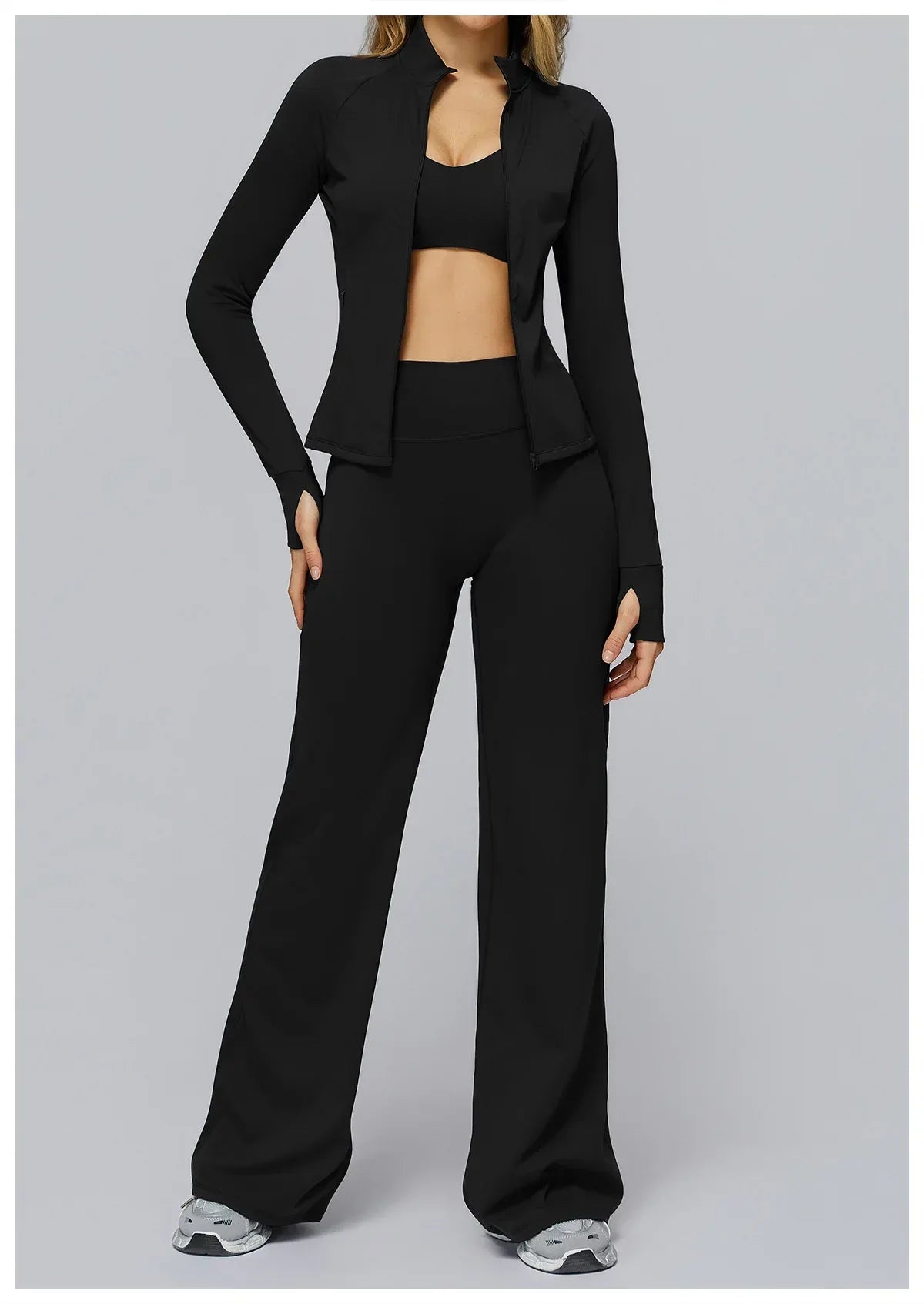Legging de yoga taille haute évasé de Beauté & Santé, gainant, en tissu extensible noir, porté sur un mannequin.