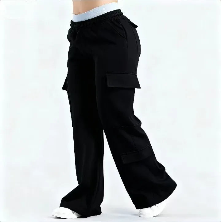 Legging décontracté à jambe droite avec poches, style streetwear, de la marque Beauté & Santé, porté avec un haut beige.