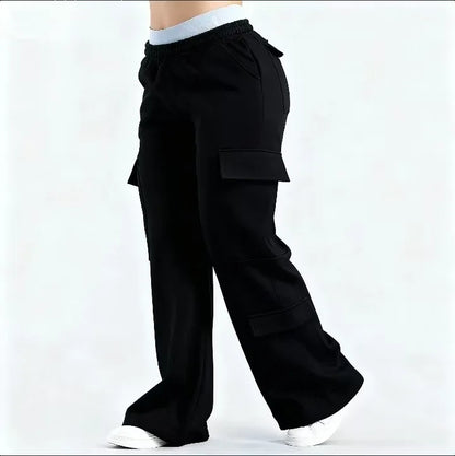 Legging décontracté à jambe droite avec poches, style streetwear, de la marque Beauté & Santé, porté avec un haut beige.