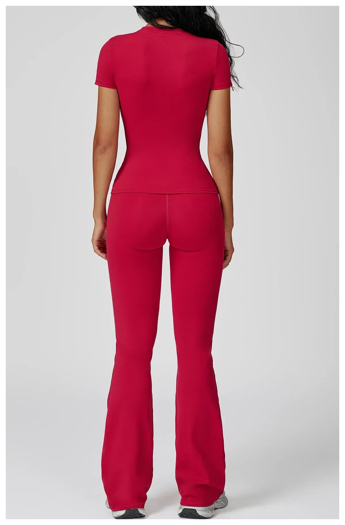 Leggings de yoga 2 pièces Beauté & Santé avec manches longues, tissu extensible, parfaits pour la détente et l'exercice.