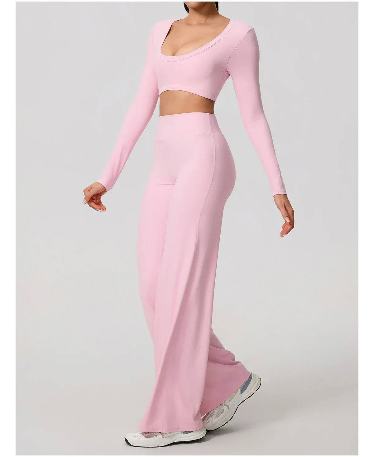 Legging de yoga sport décontracté de la marque Beauté & Santé, coupe évasée, tissu confortable, porté pour la pratique sportive.