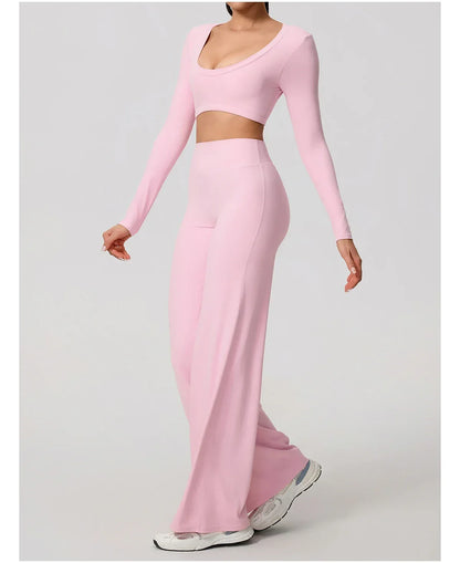 Legging de yoga sport décontracté de la marque Beauté & Santé, coupe évasée, tissu confortable, porté pour la pratique sportive.