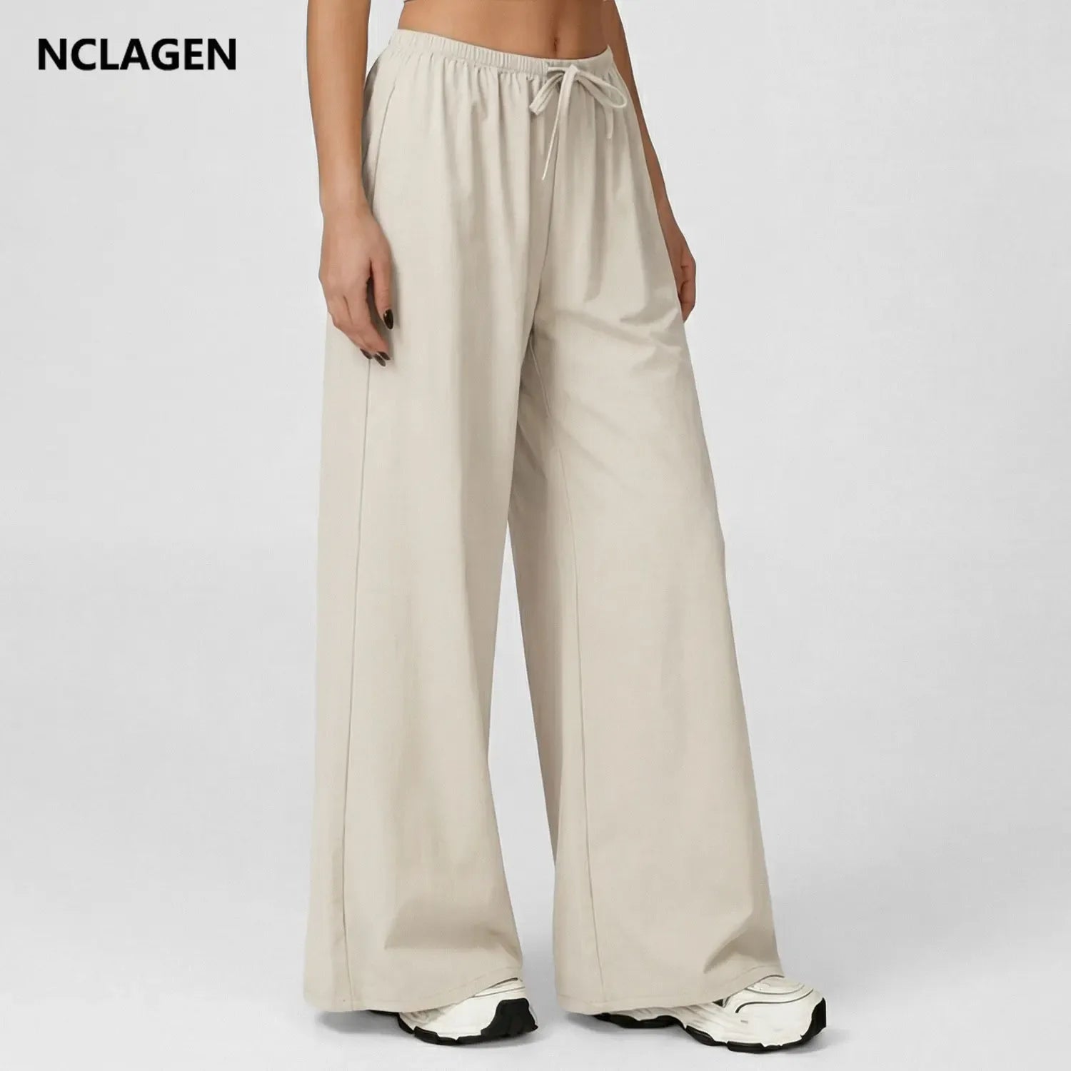 Leggings de yoga en molleton, confort et performance, marque Beauté & Santé, tissu à séchage rapide, portée pour l'exercice.