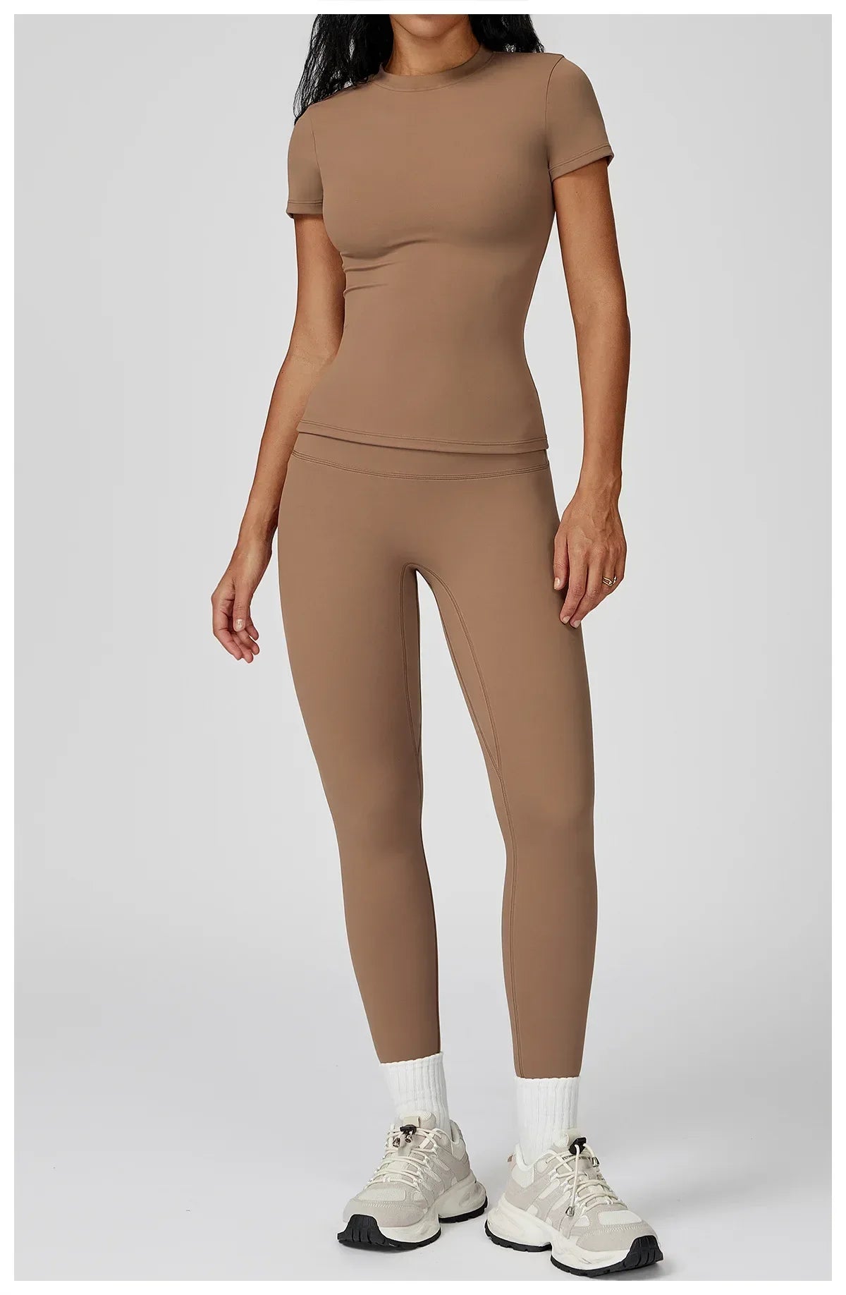Legging et haut de yoga à manches longues de l'ensemble Beauté & Santé, tissu extensible et confortable, pour pratique sportive.