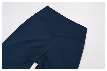 Legging de yoga évasé taille haute gainant de la marque Beauté & Santé, tissu noir extensible et confortable, vue de face.