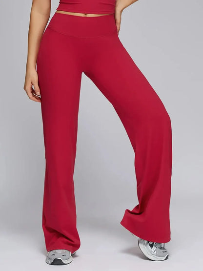 Legging yoga évasé taille haute gainant de la marque Beauté & Santé posé à plat, en tissu noir extensible avec finition élégante.
