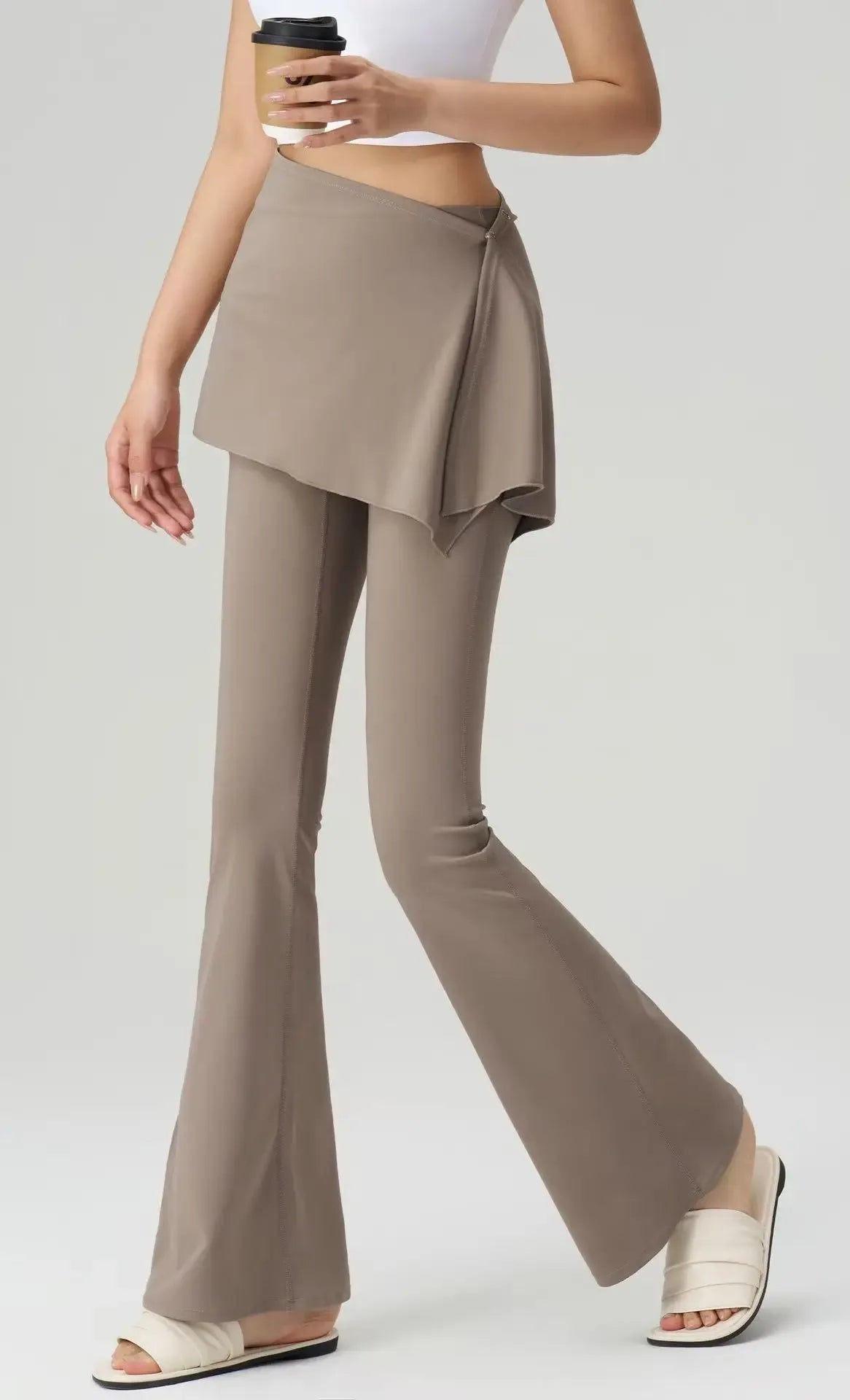 Legging de fitness taille haute de la marque Beauté & Santé, en tissu extensible, parfait pour l'entraînement et le sport.