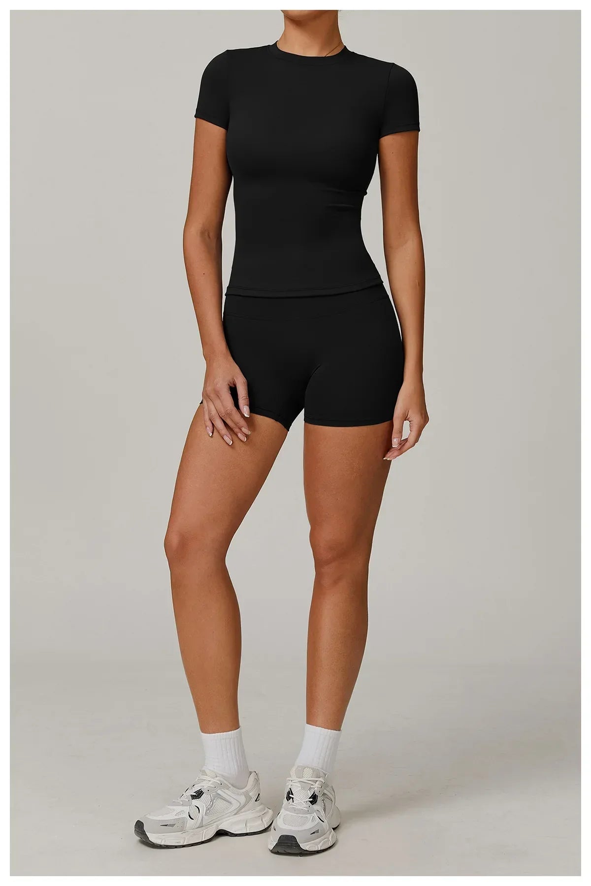 Leggings de yoga 2 pièces avec manches longues de la marque Beauté & Santé, montrant le tissu extensible et confortable.