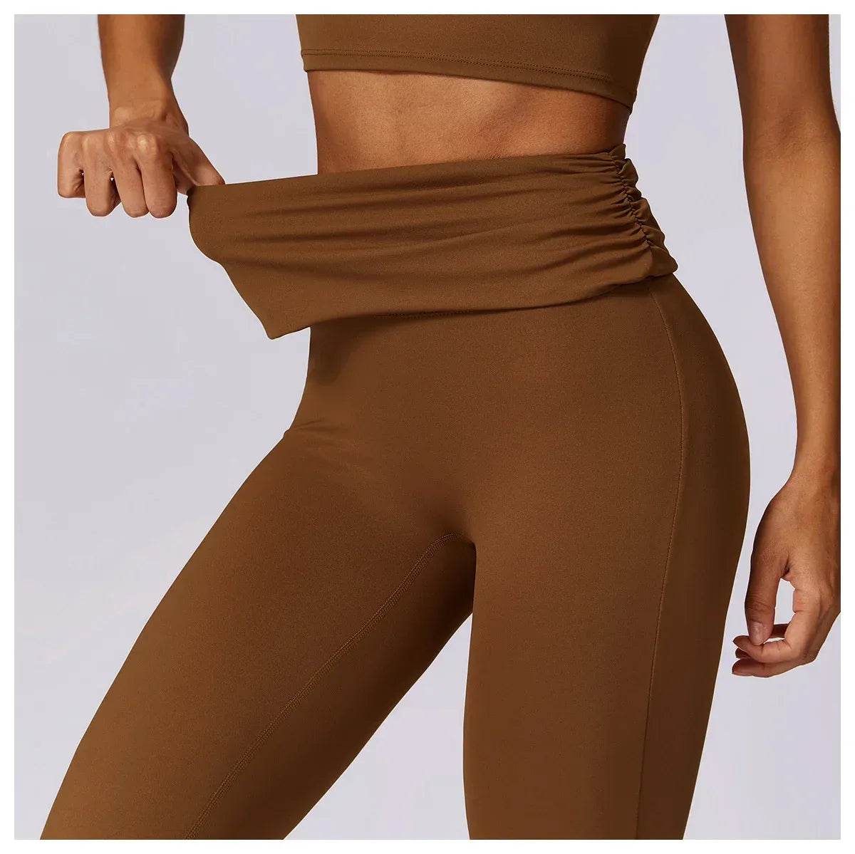 Legging de yoga taille haute Beauté & Santé, coupe naturelle, tissu extensible, parfait pour la pratique sportive ou détente.