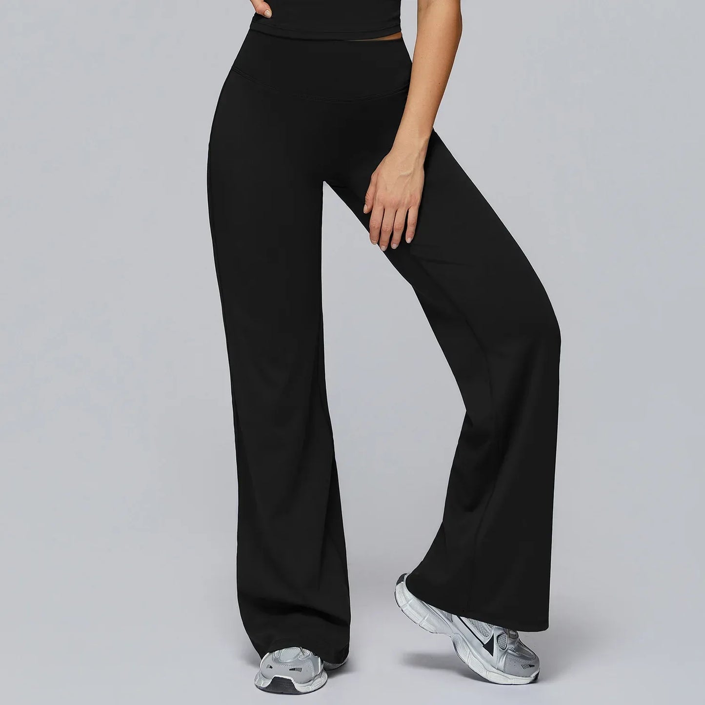 Legging de yoga évasé taille haute gainant de la marque Beauté & Santé, en tissu noir extensible et confortable.