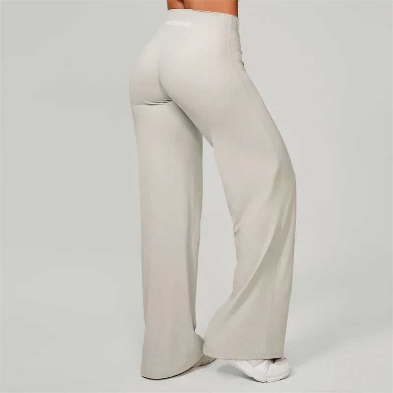 Leggings de Pilates large et évasé de la marque Beauté & Santé, montrant la coupe ample et confortable pour l'entraînement.