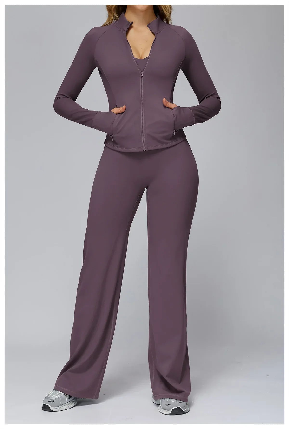 Leggings de yoga taille haute gainants Beauté & Santé avec évasé, tissu extensible et confortable, porté avec des vêtements de sport.
