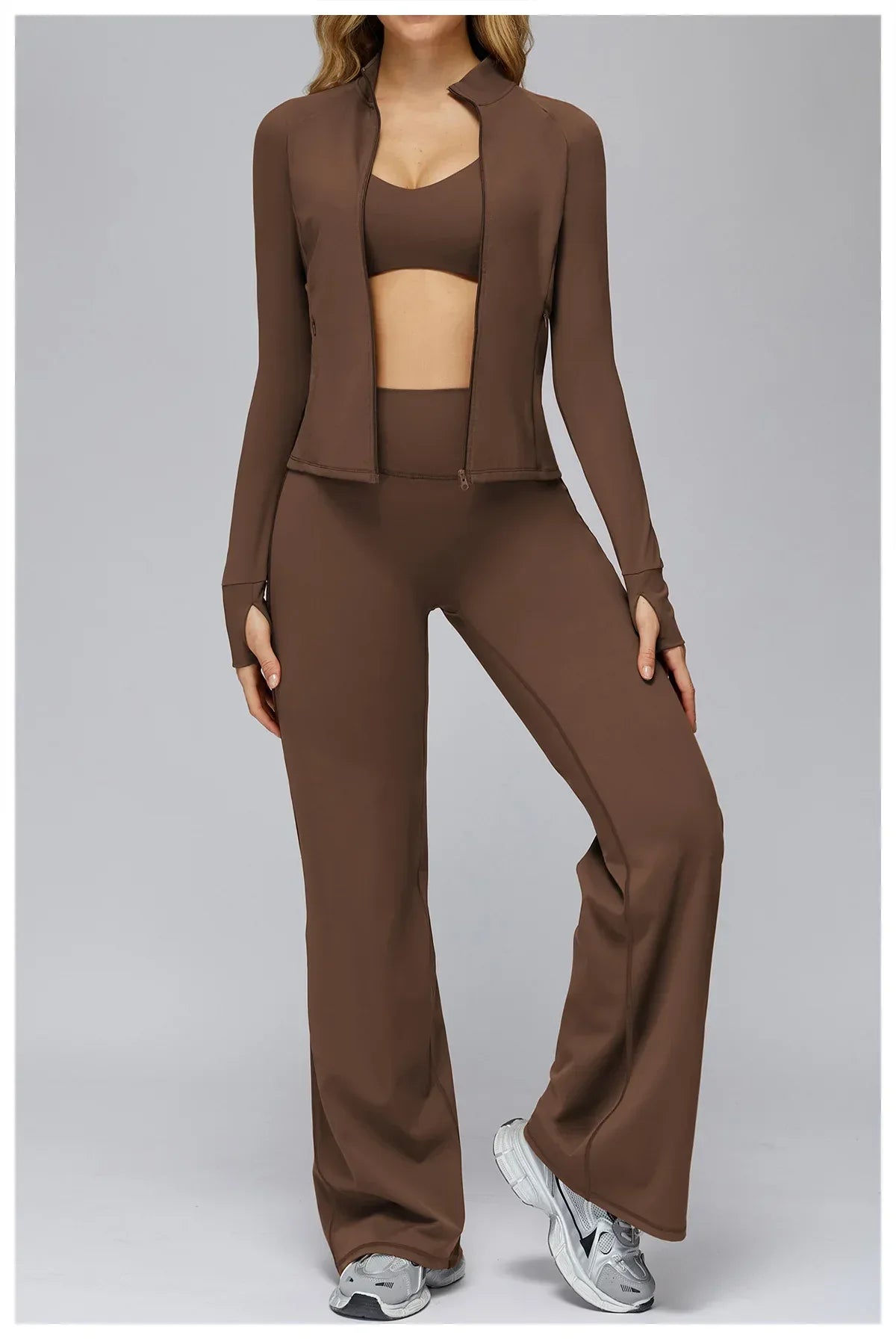 Legging yoga évasé taille haute gainant de Beauté & Santé, en tissu noir avec design confortable et ajusté.