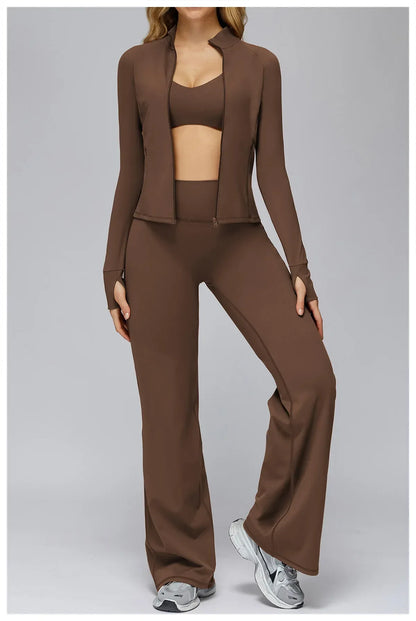 Legging yoga évasé taille haute gainant de Beauté & Santé, en tissu noir avec design confortable et ajusté.