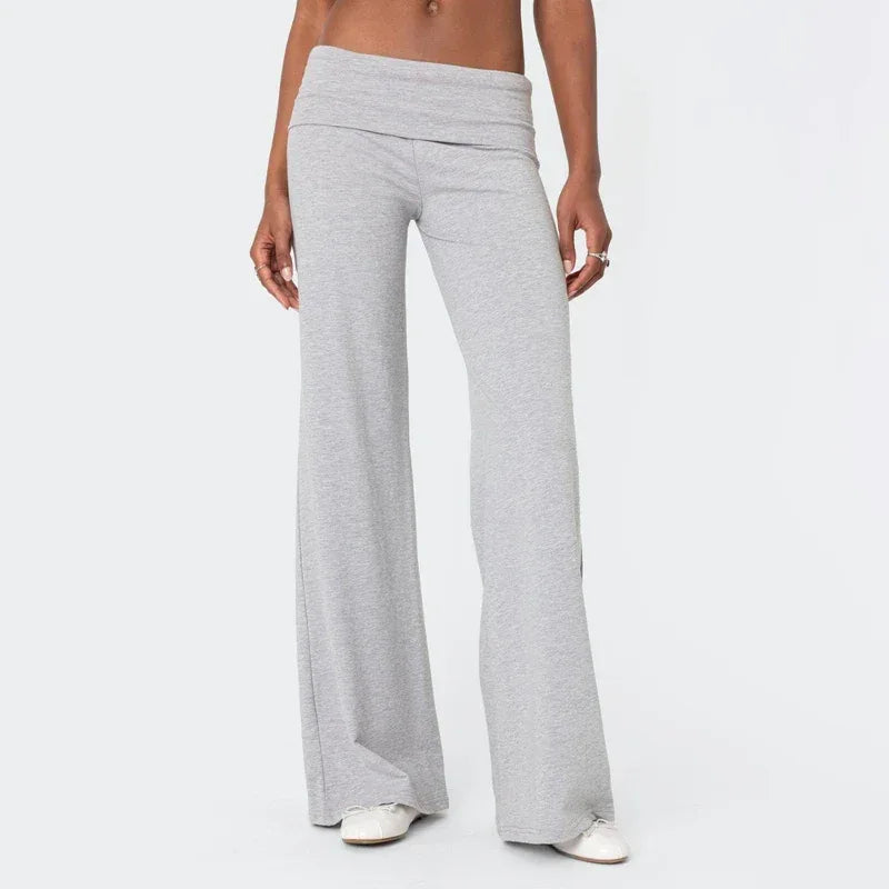 Legging de yoga décontracté Beauté & Santé, coupe évasée, tissu confortable et léger, parfait pour la séance de yoga ou détente.