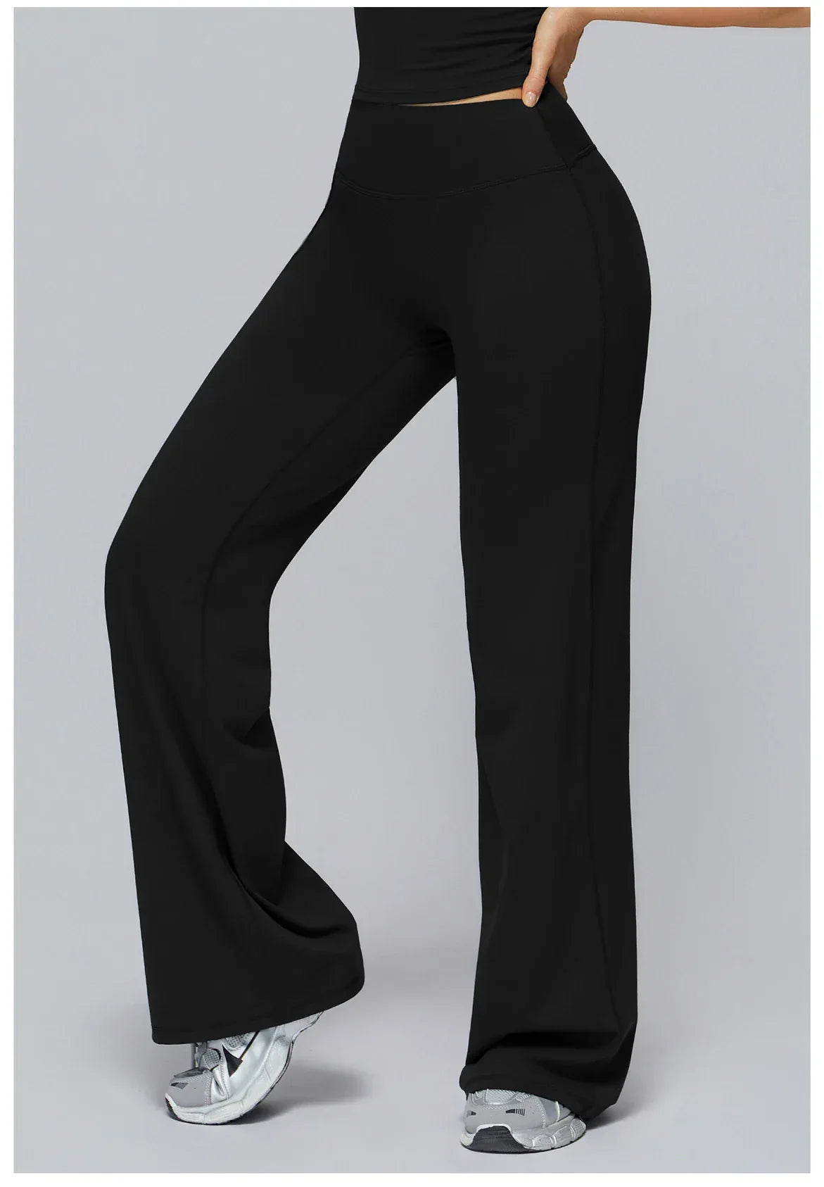Legging de yoga évasé taille haute gainant de la marque Beauté & Santé, en tissu noir confortable et extensible.
