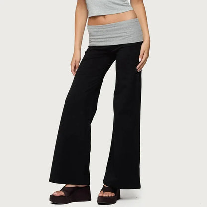 Legging yoga décontracté Beauté & Santé, coupe évasée, tissu confortable, porté pour relaxation et activité physique.