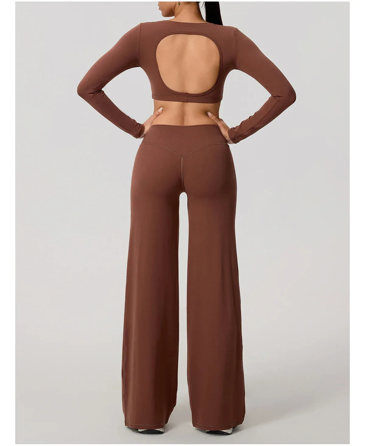 Legging de yoga décontracté de marque Beauté & Santé, coupe évasée, tissu confortable pour sport ou détente.