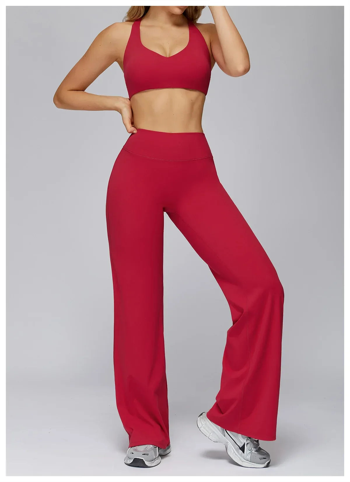 Legging de yoga taille haute gainant évasé de la marque Beauté & Santé, tissu extensible et confortable, vue de face.