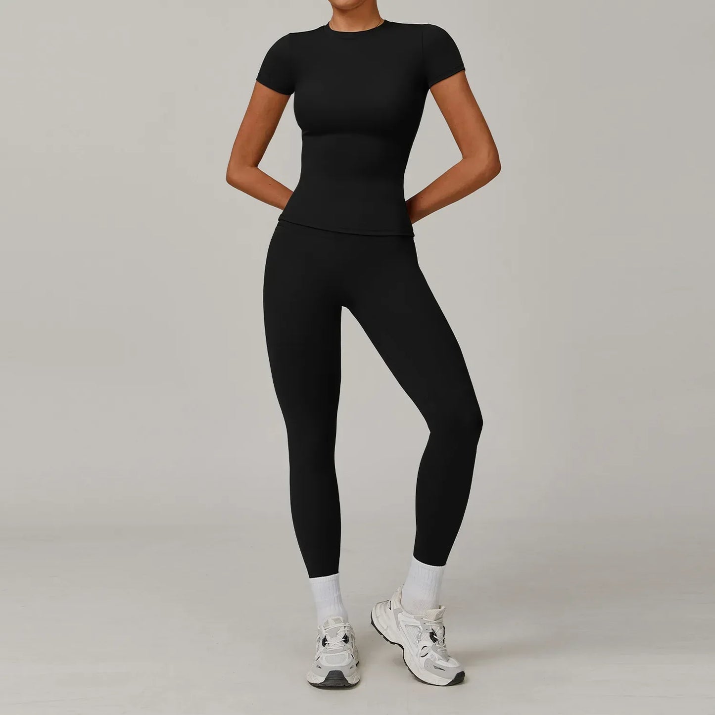 Leggings de yoga en ensemble à manches longues de la marque Beauté & Santé, tissu extensible et confortable pour la pratique.